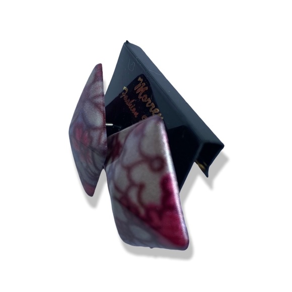 Floral Stud Earrings - Picture 4 of 4